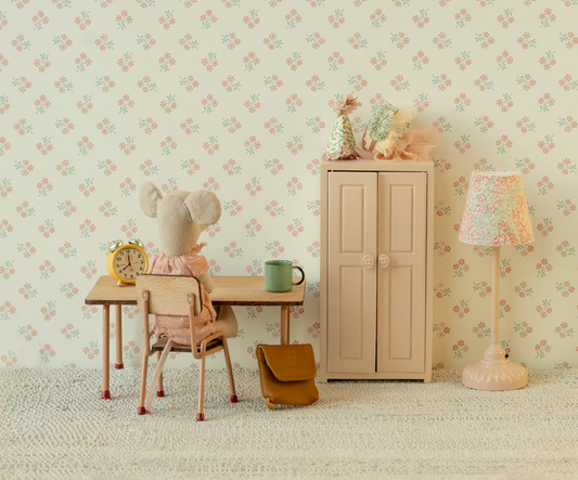 Maileg miniature vintage powder-colored floor lamp for dollhouses, detailed dollhouse furniture accessory.