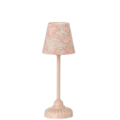 Maileg miniature powder-colored vintage floor lamp for dollhouse furniture, featuring a classic design and detailed craftsmanship.