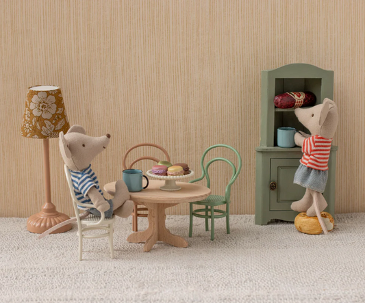 Oval Dining Table, Mouse - Natural